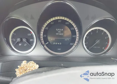 2011 Mercedes-Benz C 300 Sport z USA, uszkodzony, nr VIN WDDGF5EB5BA503921